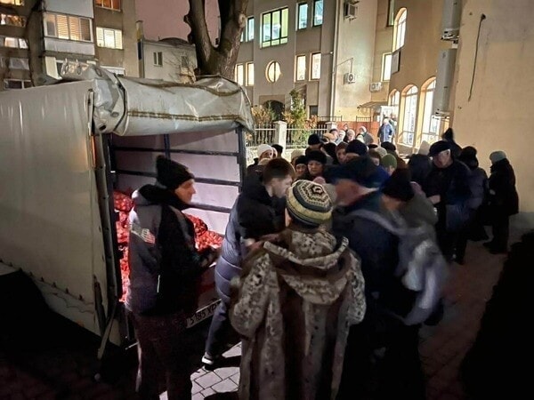 Supporting refugees and displaced people